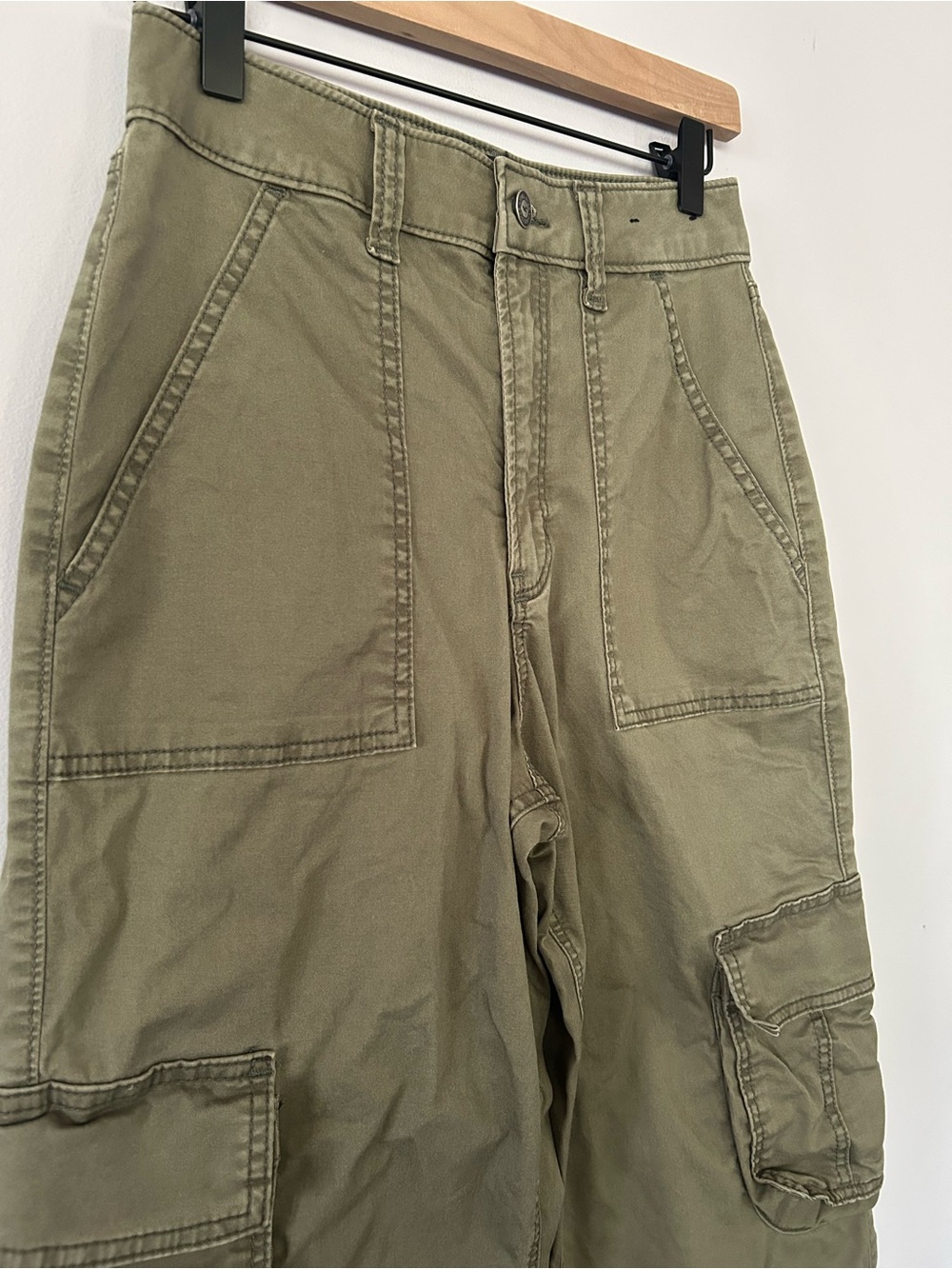 Hollister Y2K style Utility Cargo Pants Olive Green Baggy Wide Leg 2R 26W GUC - Picture 4 of 9